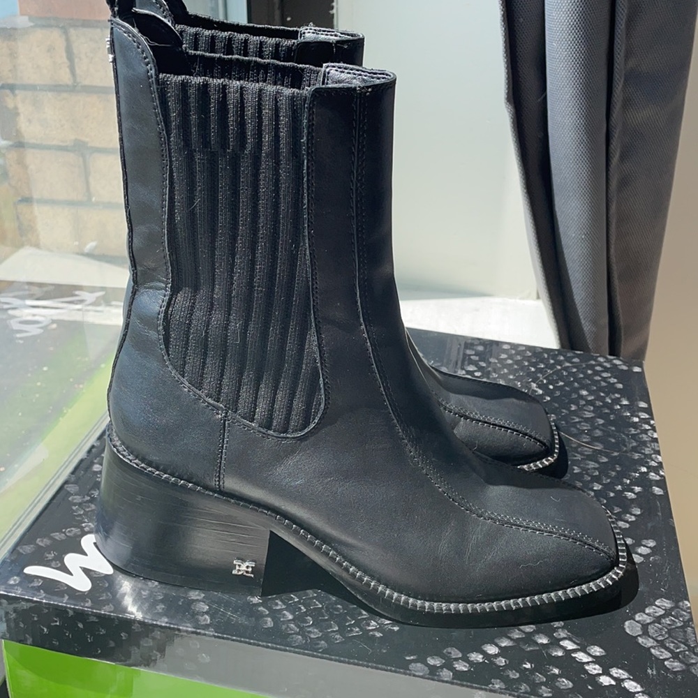Sam Edelman Dasha Black Leather Chelsea Boot 7 - Picture 3 of 11